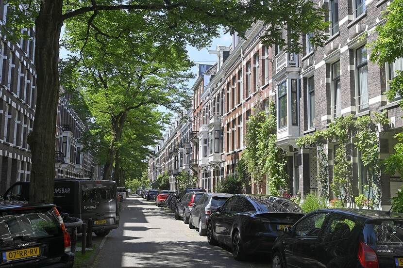 Auto's in een Amsterdamse straat